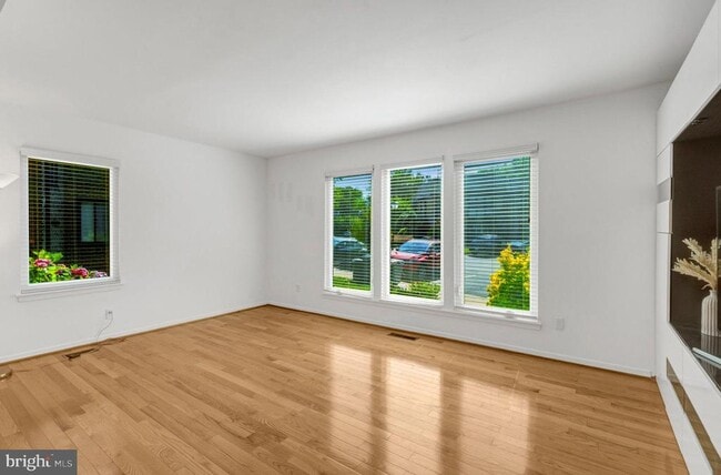 Building Photo - 2990 Borge St