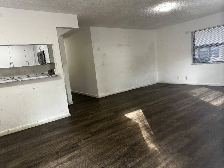 Building Photo - 10871 NW 45th St