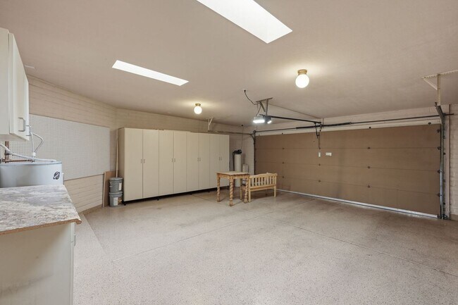 Building Photo - Pending/ Rented - Refined Desert Living in the Catalina Foothills