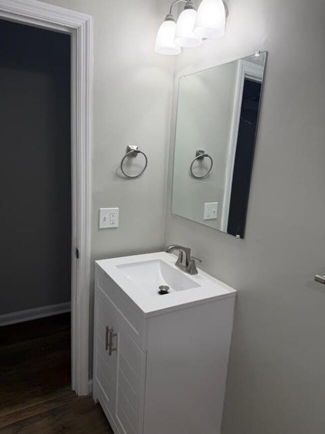 Building Photo - Charming 4BR/2BA House w/ Fenced back yard!