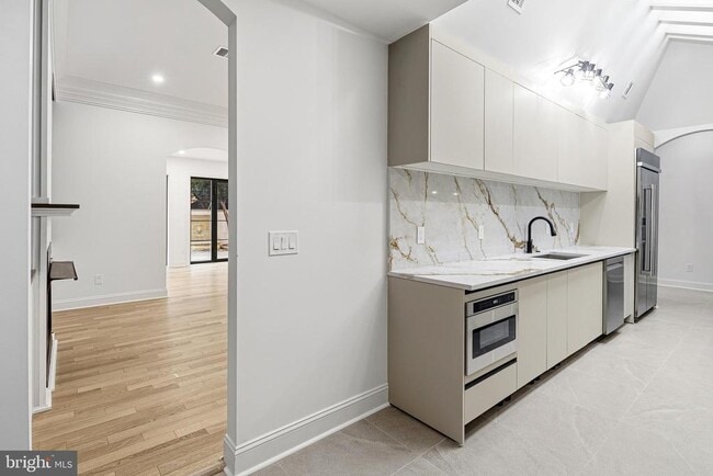 Building Photo - 321 S 3rd St