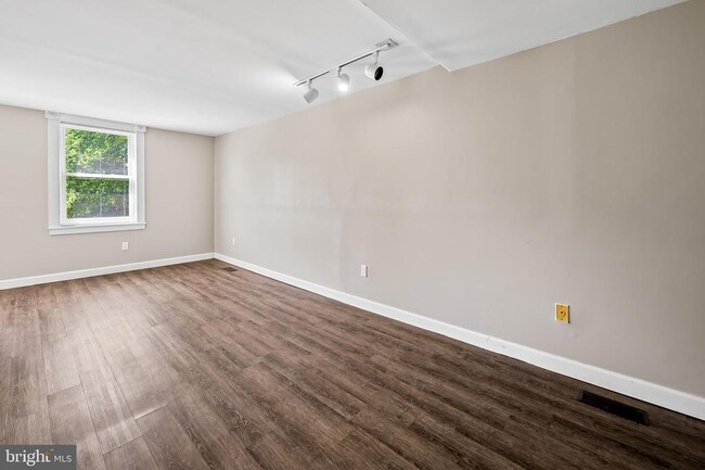 Building Photo - 731 S Bond St