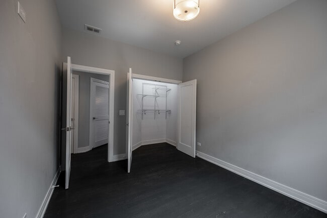 Building Photo - 3253 N Elston Ave