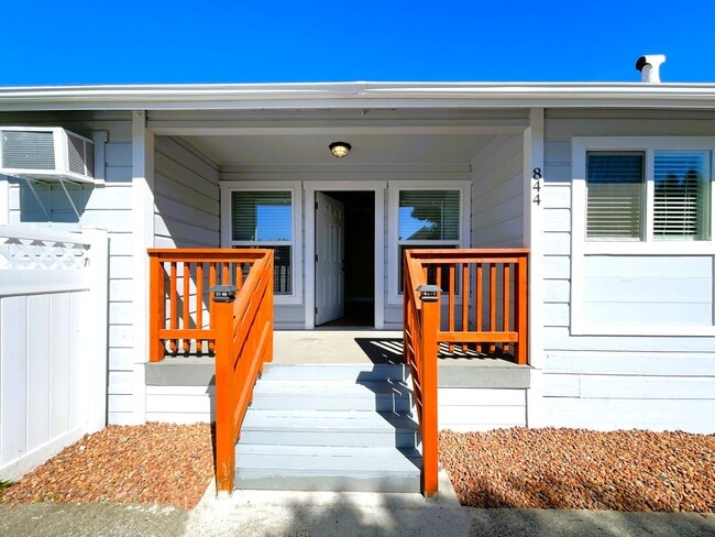 Building Photo - 5250 Whispering Creek Dr