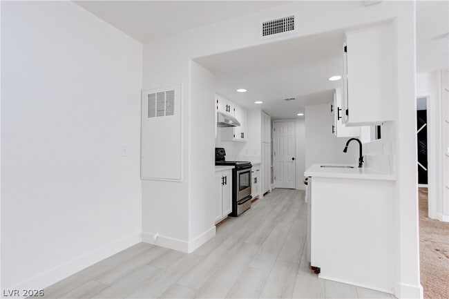 Building Photo - 5792 Ambassador Ave