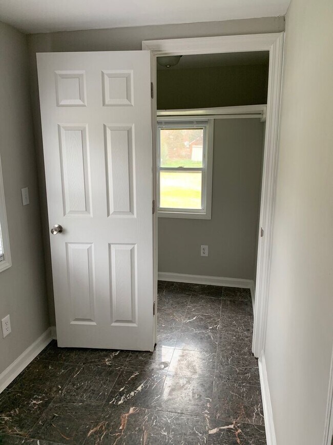 Building Photo - Two bedroom (with office or small 3rd bedr...