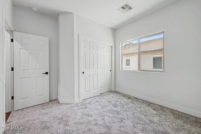 Building Photo - 3113 E Chisum Ln