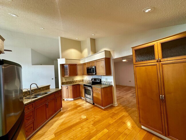 Building Photo - Single Story Court location