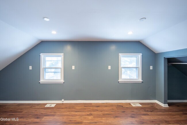 Building Photo - 6 Utica Ave