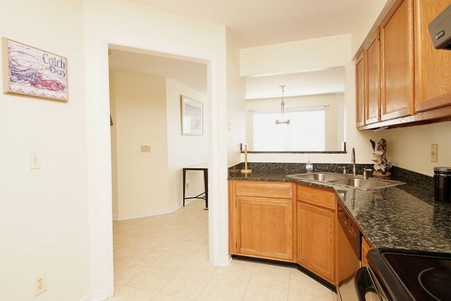 Building Photo - First Floor Condo in Bluewater Bay