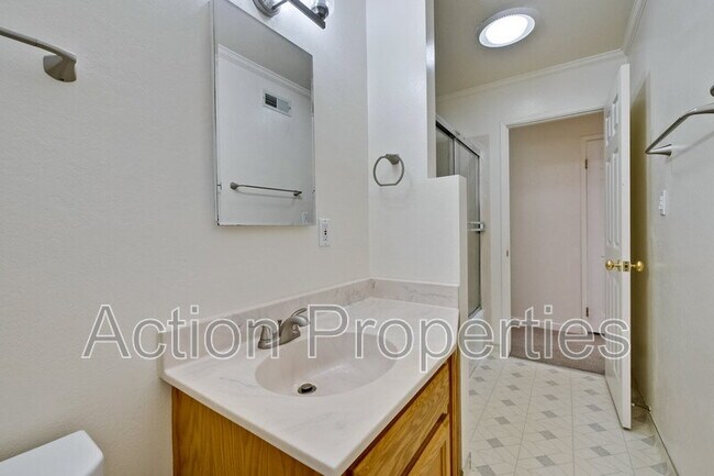 Building Photo - 1128 Kentwood Ave