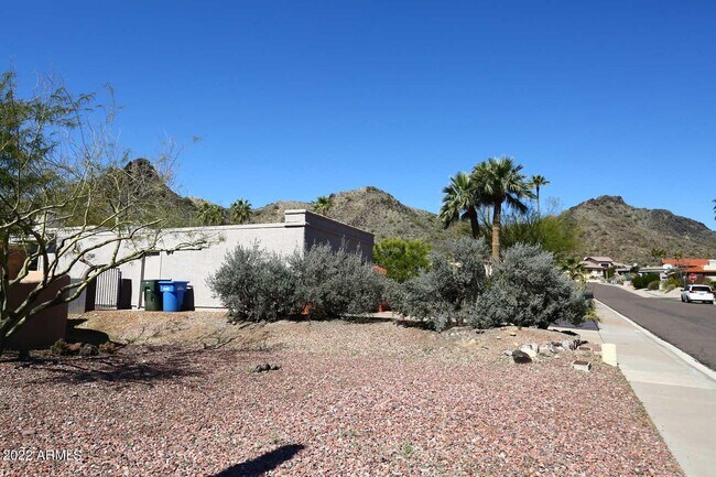 Building Photo - 8428 N 16th Pl