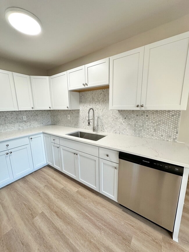 Building Photo - 3003 Killarney Dr