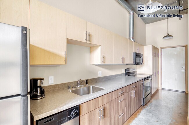 Building Photo - 708 6th Ave N