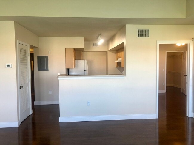 Building Photo - 2/2 with beautiful water views available n...