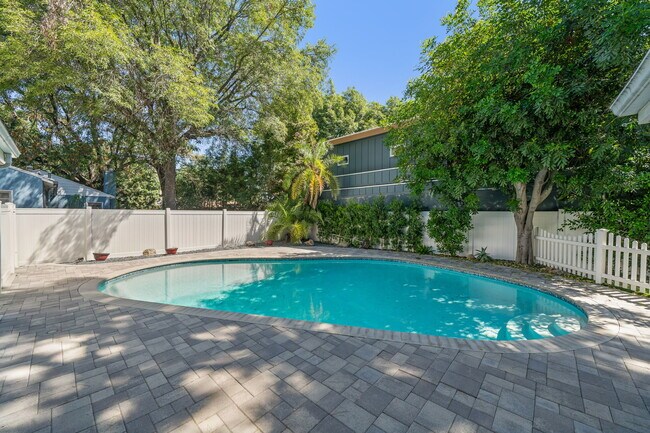 Building Photo - 15473 Lemay St