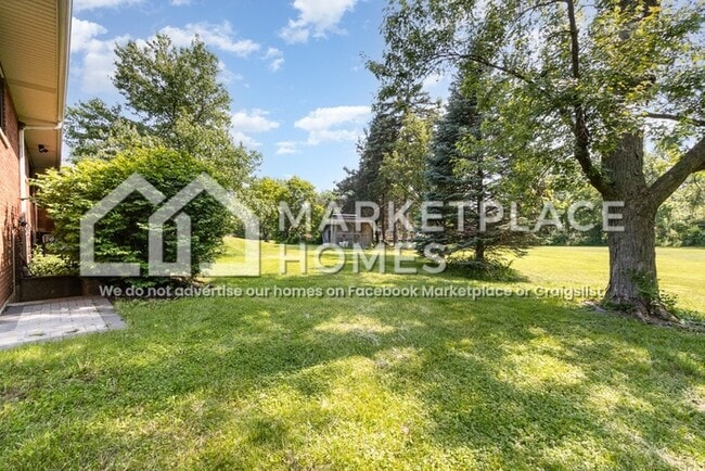 Building Photo - 13140 S 86th Ave