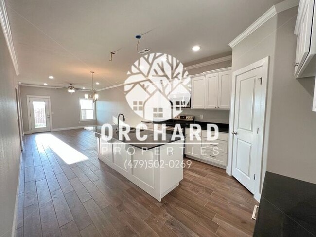 Building Photo - Garrison | Duplex in Siloam Springs!