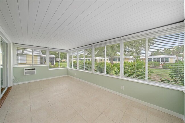 Building Photo - 5865 Tidewood Ave