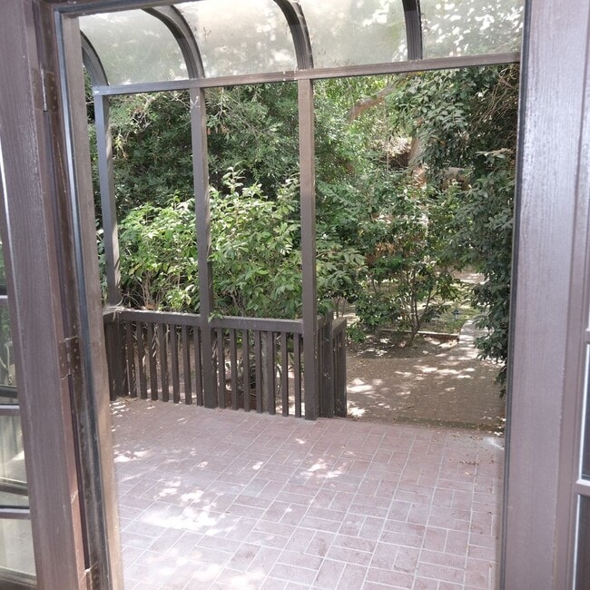 Building Photo - SPACIOUS MANSION WITH 2 PRIVATE ROOMS *FOR...