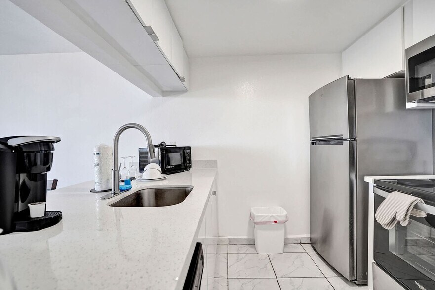 Building Photo - 777 NW 155th Ln