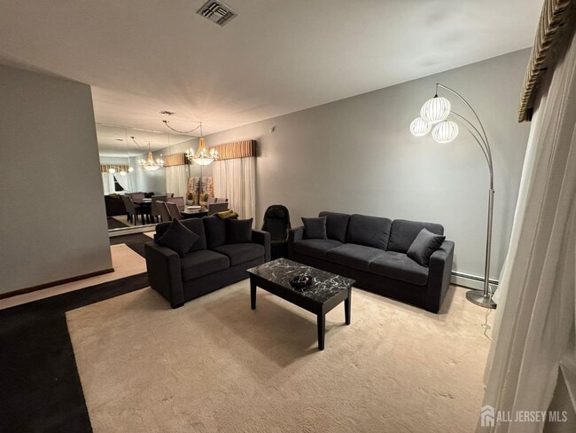 Building Photo - 123 W Kelly St