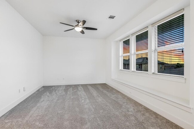 Building Photo - 301 Jeffrey David Ln W