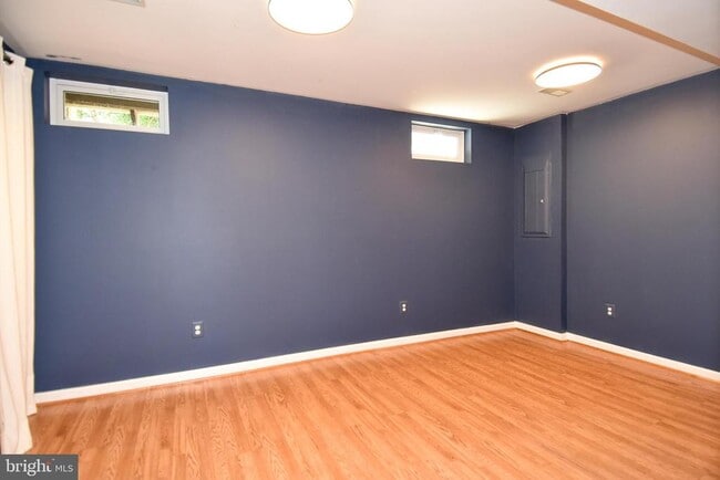 Building Photo - 5987 Edgehill Ct