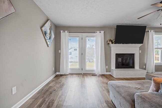 Building Photo - 38 Hallmark Dr