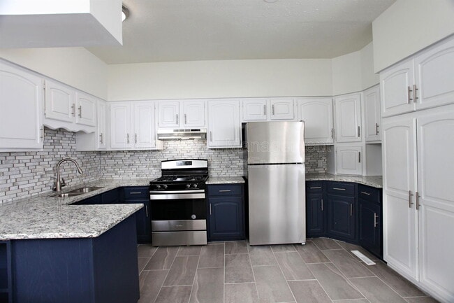 Building Photo - 706 S Pattie St