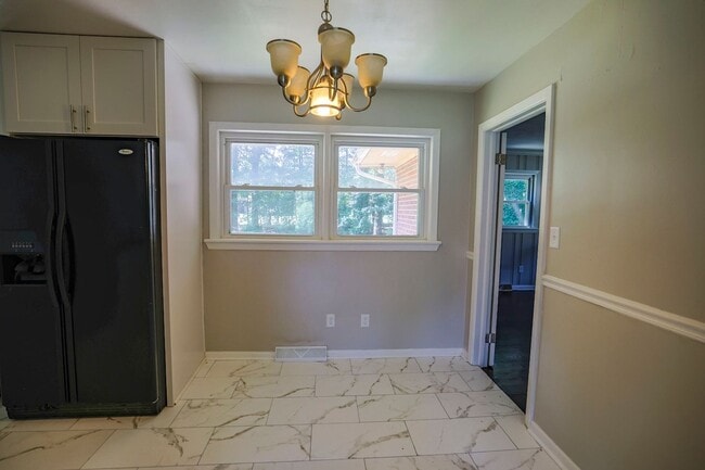 Building Photo - Fully Remodeled & Move-in Ready!