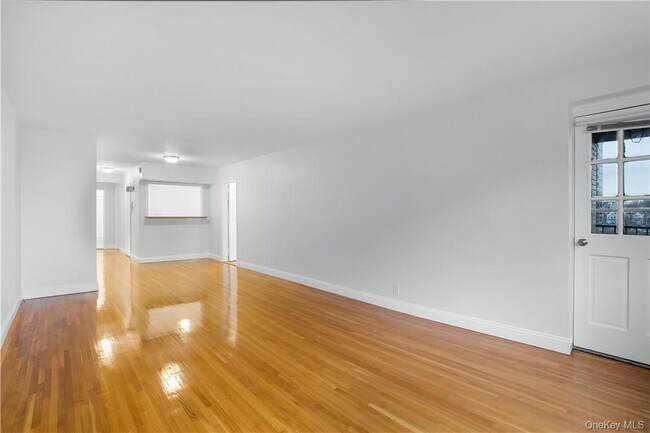 Building Photo - 411 Bronx River Rd