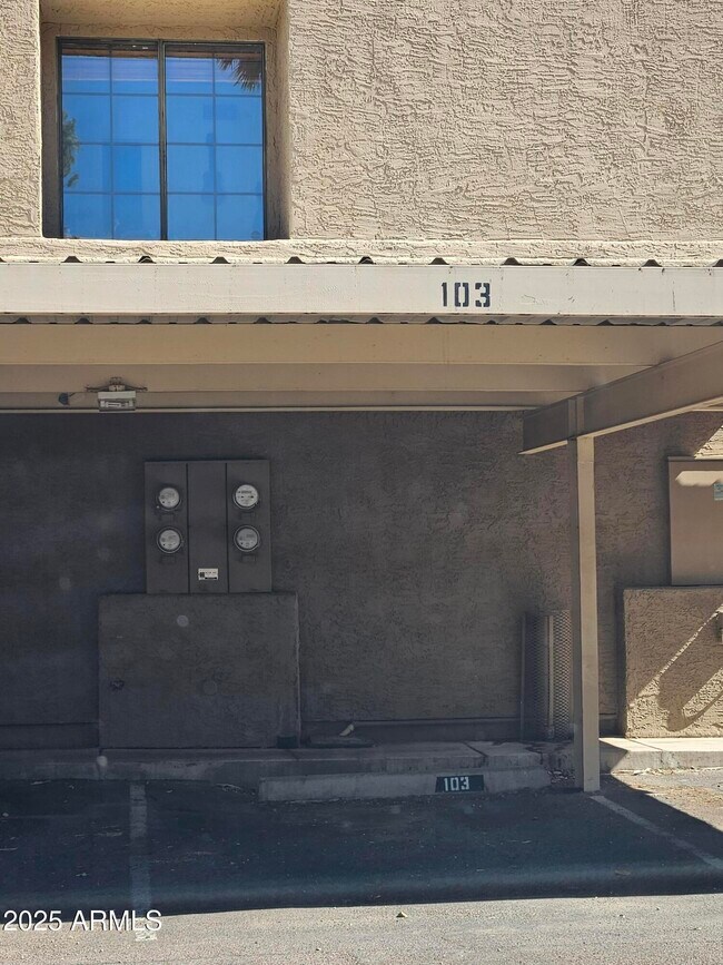Building Photo - 819 N College Ave