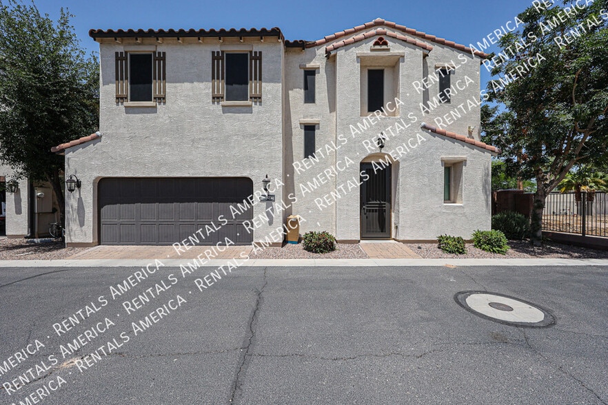Building Photo - 1930 S Sycamore Pl