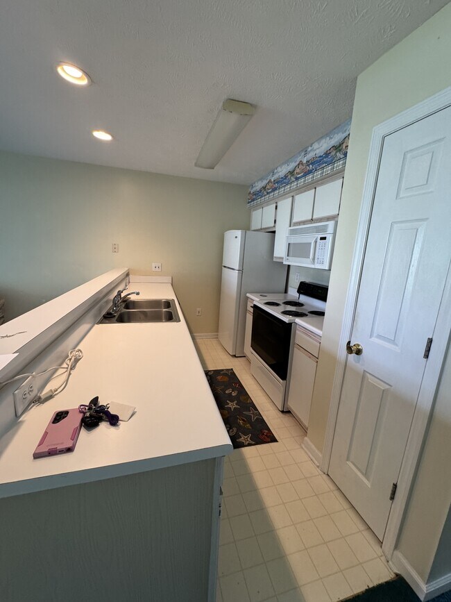 Building Photo - 556 White River Dr