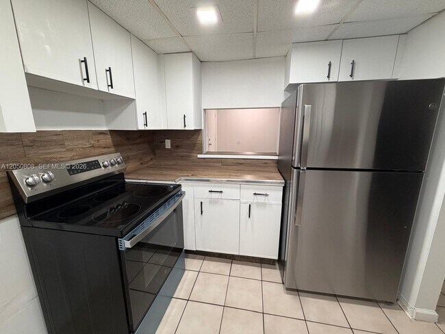 Building Photo - 13700 SW 62nd St