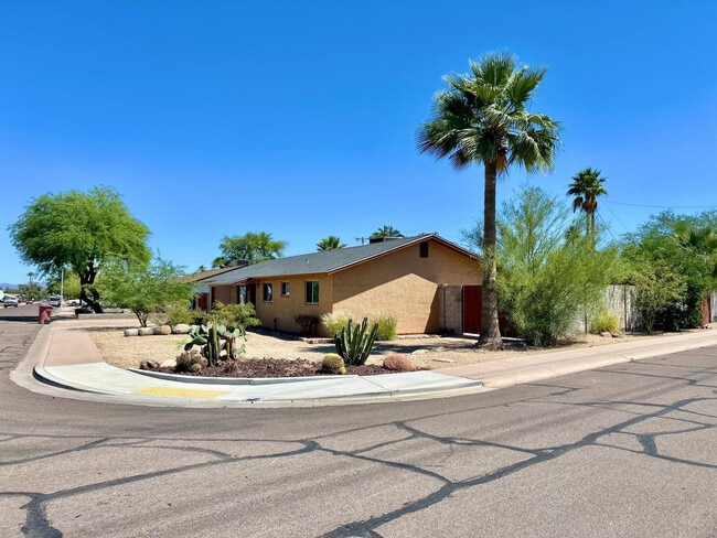 Building Photo - 6607 E Sheridan St