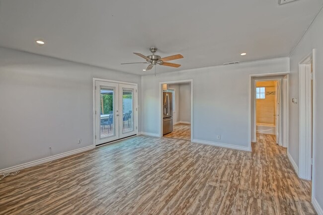 Building Photo - CHARMING & AIRY HOME W/ SPACIOUS FENCED YARD & LARGE 2-CAR GARAGE CLOSE TO SCHOOLS, SHOPPING & MI...