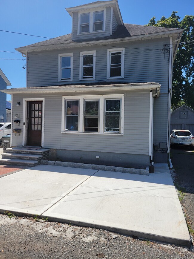 Building Photo - 178 Spruce St