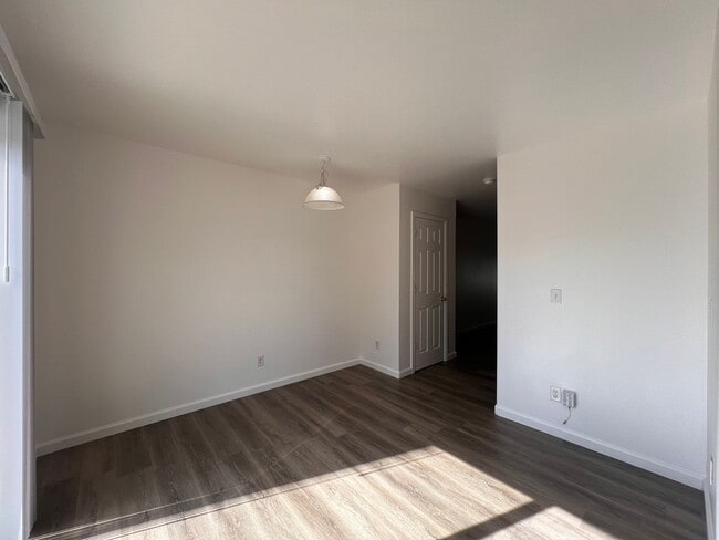 Building Photo - 665 Starlite Dr