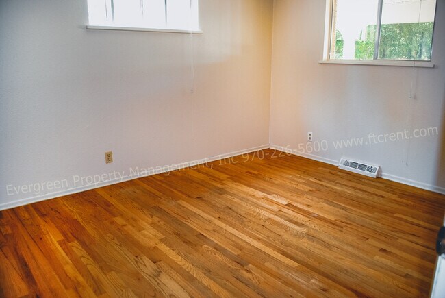 Building Photo - 1228 Southridge Dr