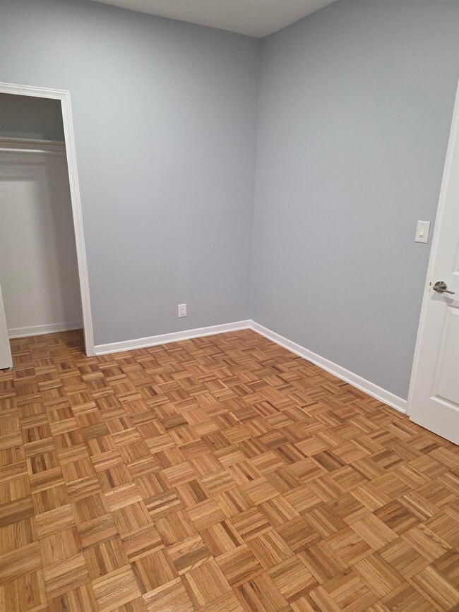 Building Photo - 146 Clarke Ave