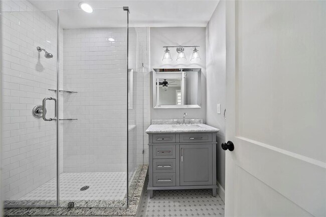 Building Photo - 813 Woodard St
