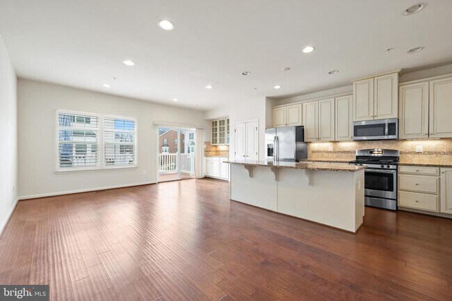 Building Photo - 13312 Waterford Hills Boulevard