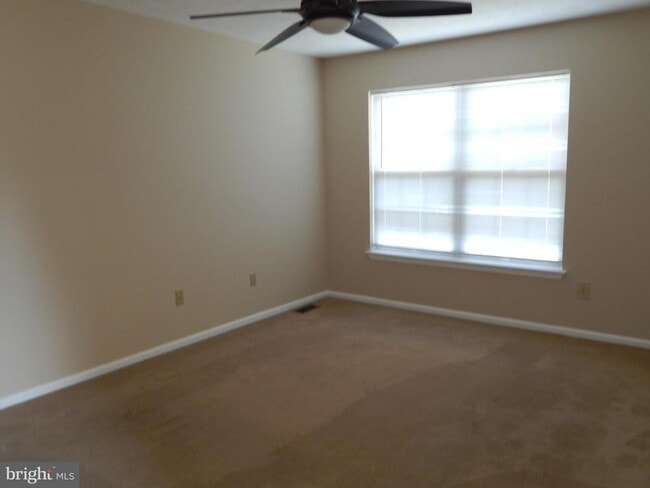 Building Photo - 862 N Waterford Ln