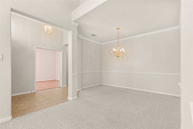 Building Photo - 7906 Glenn Cliff Dr