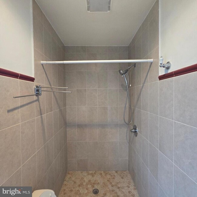 Building Photo - 8 Mannakee St