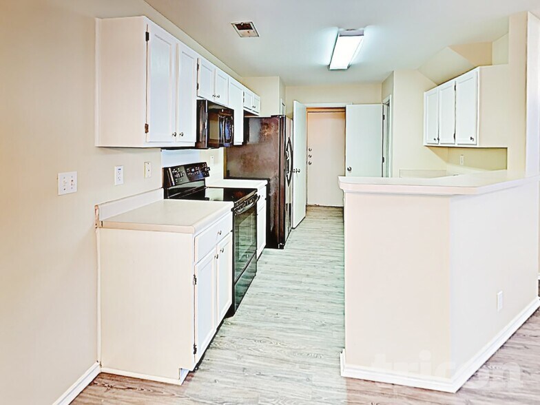 Building Photo - 6734 Sandy Point Dr