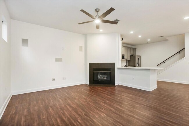 Building Photo - 3406 Menchaca Rd