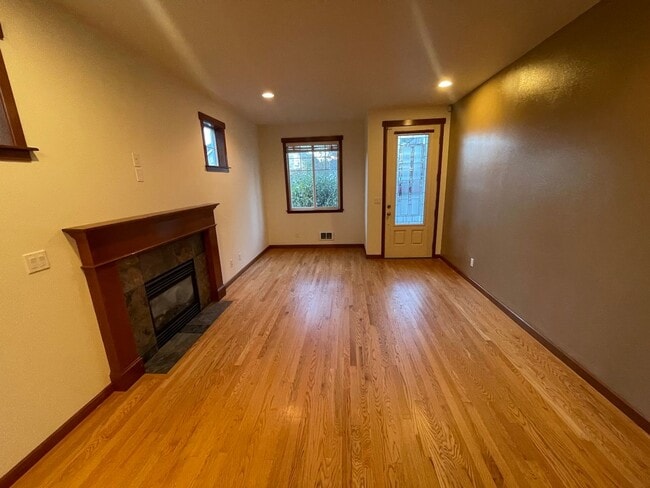 Building Photo - Gorgeous 3 bedroom Home for Rent in Edmonds